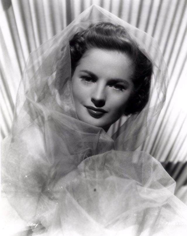 2. Born Doris Bernice Jensen in Staplehurst, Nebraska, Coleen Gray (1922-20...