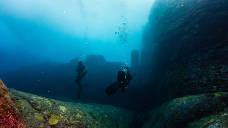 Yonaguni Scuba