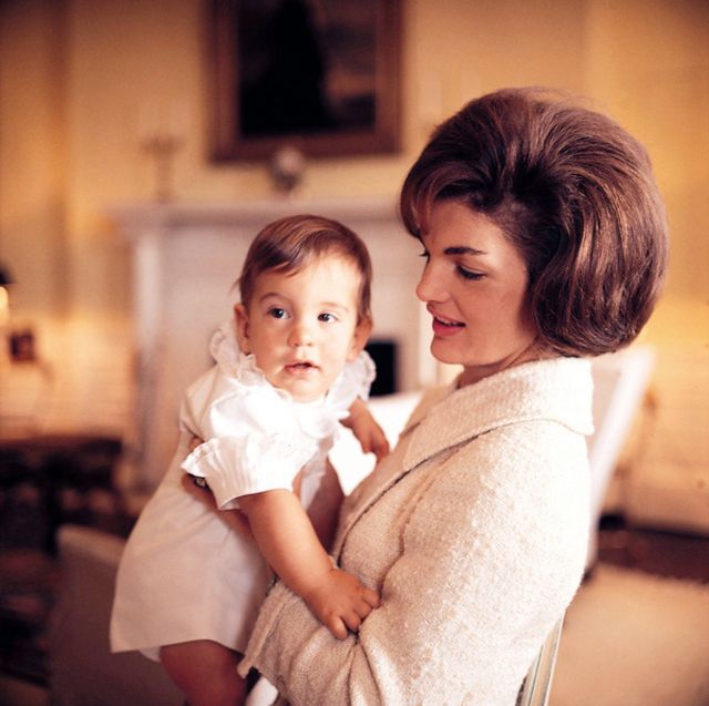 Lovely Photos Of Jacqueline Kennedy With Her Children At The White Lovely Photos Of Jacqueline Kennedy With Her Children At The White