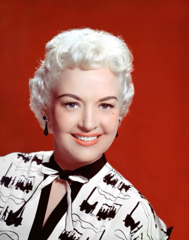 30 Stunning Color Photos of Betty Grable in the 1940s and 1950s ...