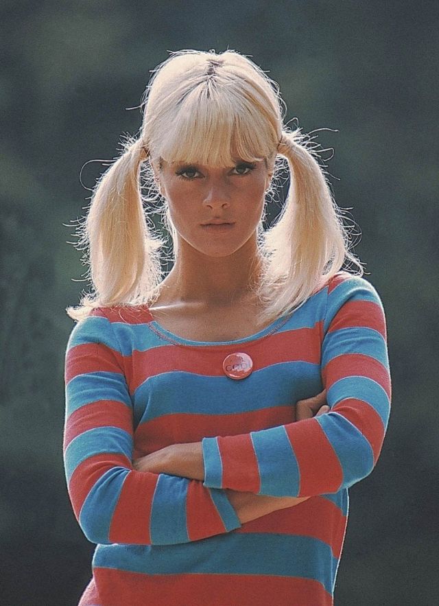 45 Glamorous Photos Of Sylvie Vartan In The 1960s Vintage News Daily