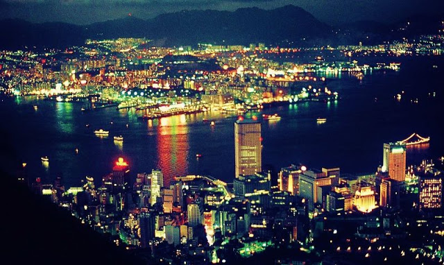 60 Fascinating Color Photos Capture Everyday Life of Hong Kong in the