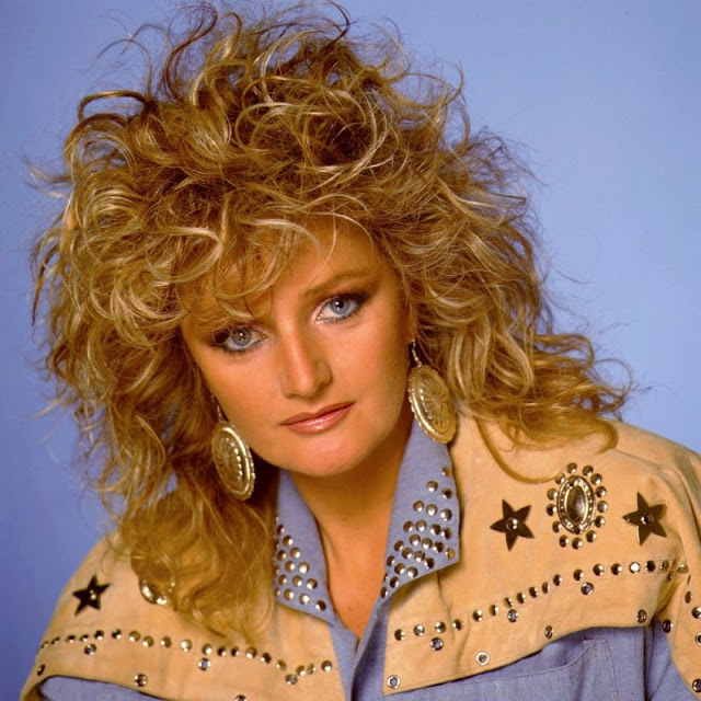 30 Fabulous Photos Of Bonnie Tyler In The 1970s And 80s Vintage News
