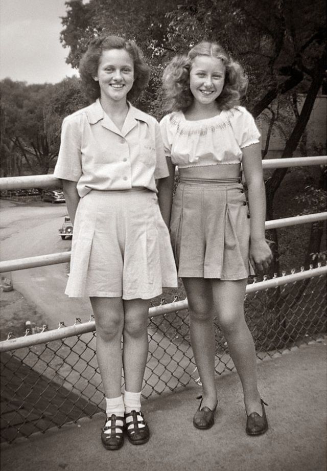 30 Cool Photos Show What Teenage Girls Wore In The 1940s Vintage News