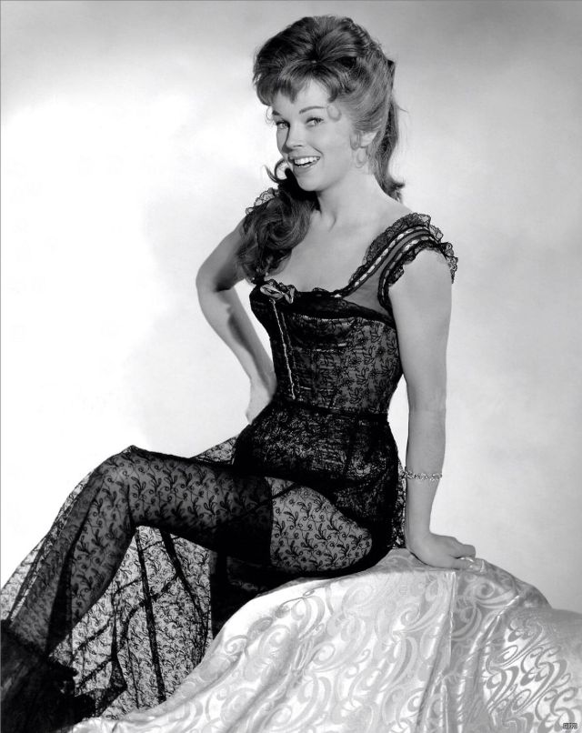 1950s Period Postcard Black /& White Photograph of English Film Actress...