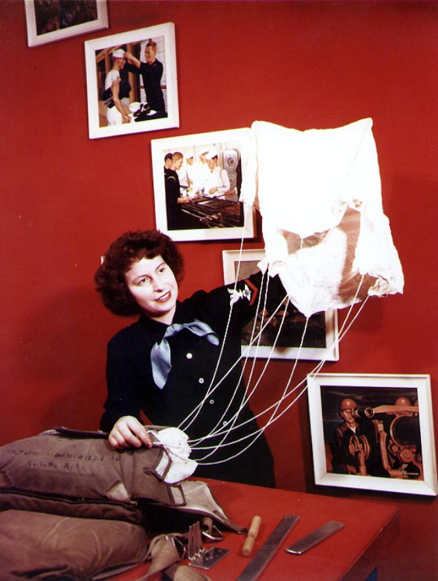 Parachute Riggers at Work During World War II | Vintage News Daily