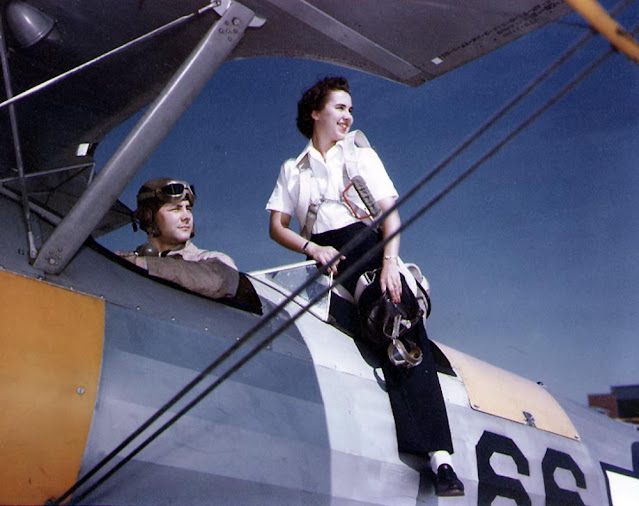 Parachute Riggers at Work During World War II | Vintage News Daily