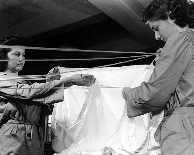 Parachute Riggers at Work During World War II | Vintage News Daily