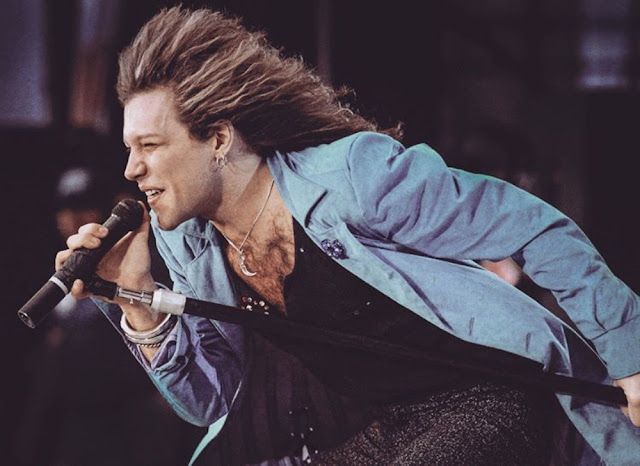 20 Vintage Photographs of Jon Bon Jovi on the Stage in the 1980s ...