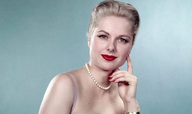 Beautiful Portrait Photos of Martha Hyer in the 1950s | Vintage News Daily